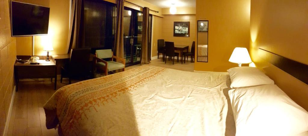 Oceanfront Full Kitchen Suite with Private Balcony 2 Queen - Photo 36